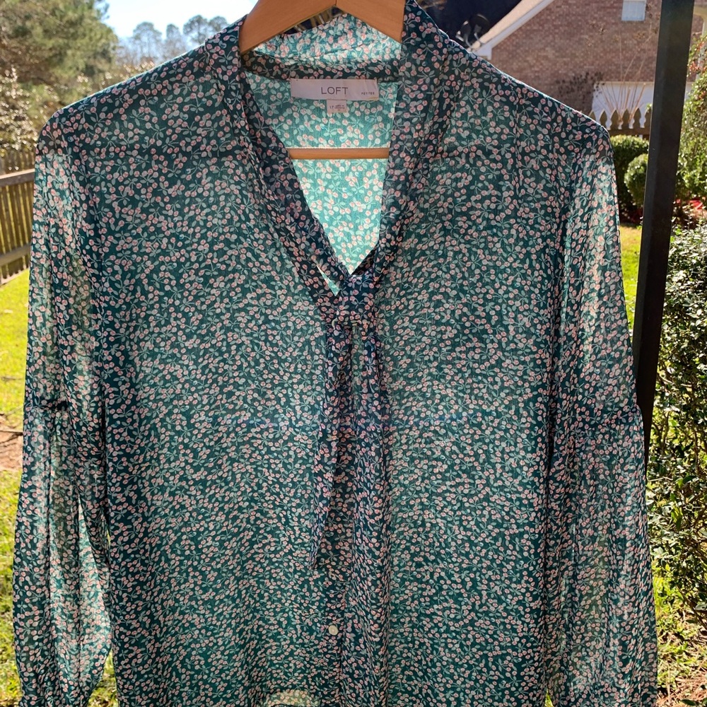 Loft petite floral blouse Large